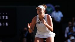 Noskova holds off extraordinary Muchova fightback to win Wimbledon