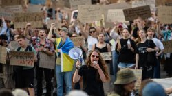 Many Ukrainian soldiers outraged over removal of defence minister, troops tell BBC