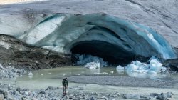 Swiss glaciers suffer 'disastrous' year of ice loss, <b class='text-danger'>threatening</b> water supplies