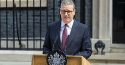 Piers Morgan tears apart Keir Starmer with stinging 2 words after 'dismal' resignation