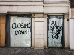 High street favourite with 120 UK stores launches shopping centre closing down sale