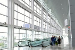 Miami Airport: Evacuation due to bomb threat as passengers flood out of MIA