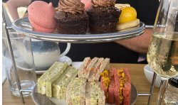 I <b class='text-danger'>visit</b>ed an affordable afternoon tea in the UK — 1 thing took my breath away