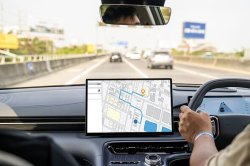 Police settle debate on using Google Maps while driving